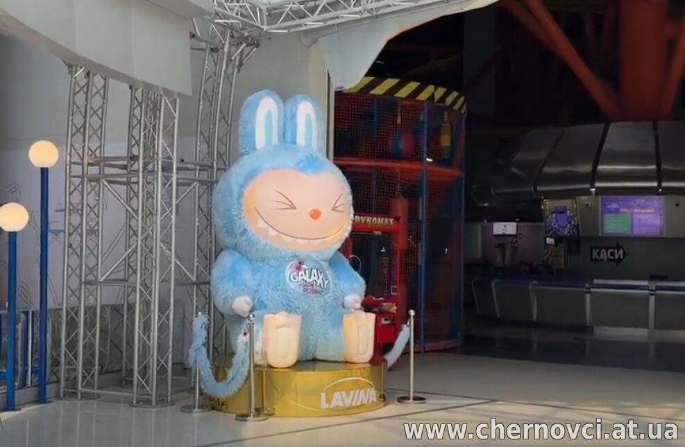 Лабубу надувний 5 м для створення іміджу компанії та збільшення продажів